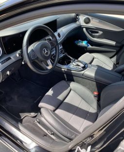 Rulat Sedan Mercedes-Benz E-Class plin